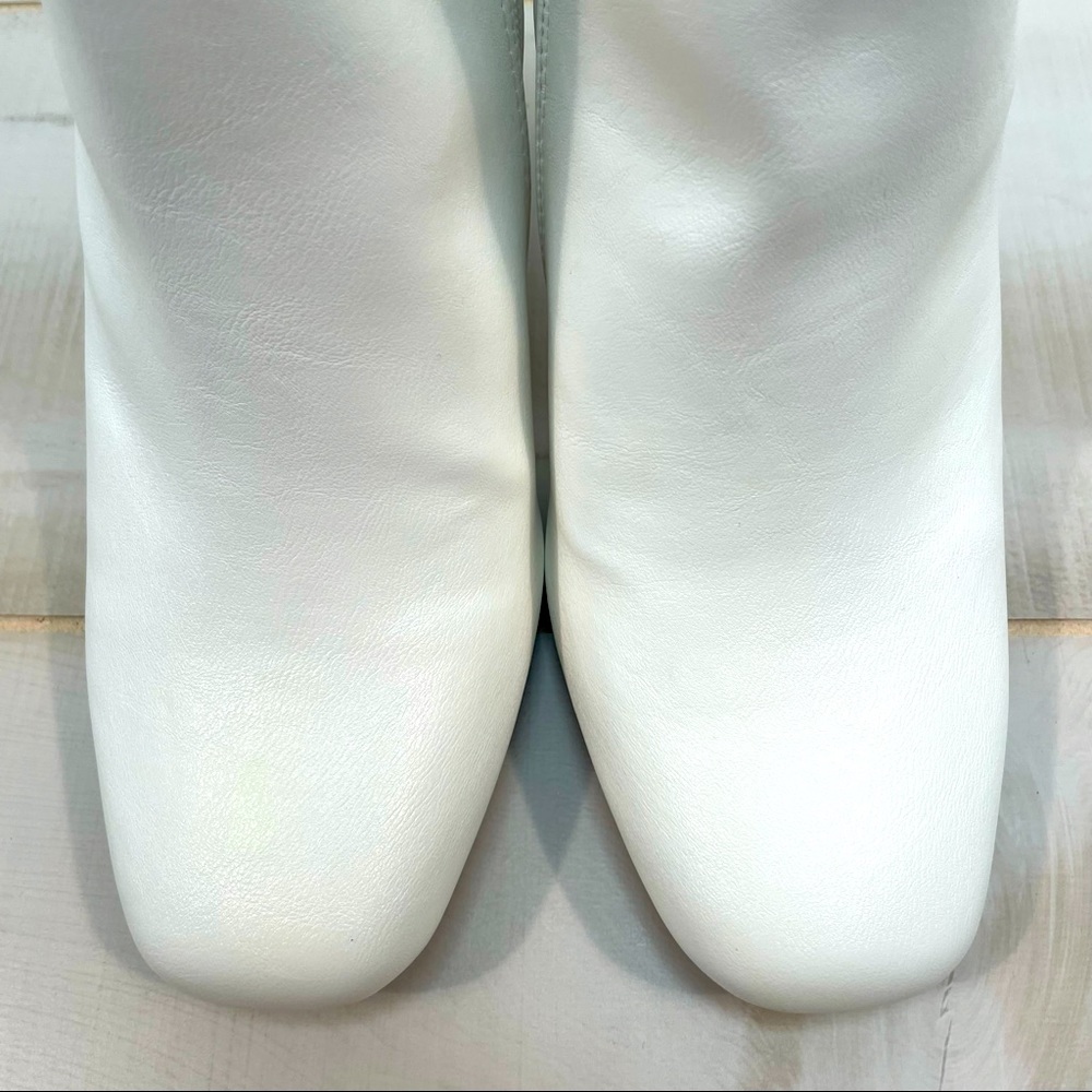 Bamboo NIB Awake White Vegan Leather Side Zip Heeled Bootie Sz 9 Boots - Picture 5 of 10
